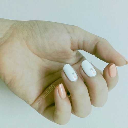 Minimal dot nails: Το πανεύκολο κορυφαίο trend στα νύχια (16)