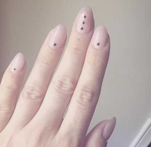 Minimal dot nails: Το πανεύκολο κορυφαίο trend στα νύχια (30)