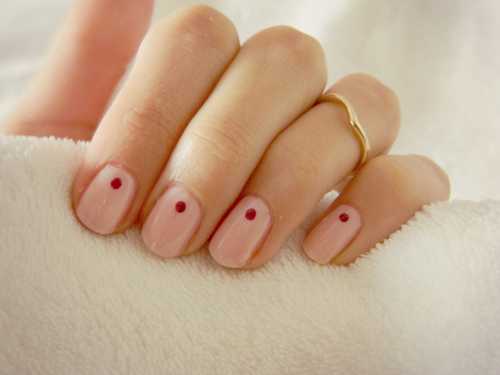 Minimal dot nails: Το πανεύκολο κορυφαίο trend στα νύχια (31)