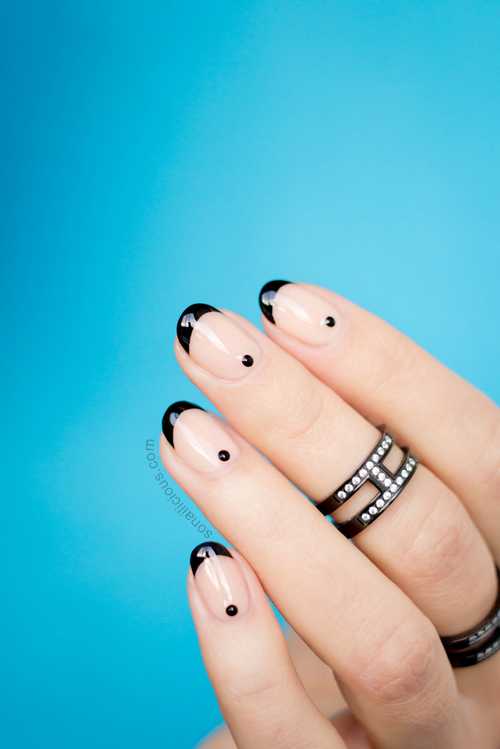 Minimal dot nails: Το πανεύκολο κορυφαίο trend στα νύχια (33)