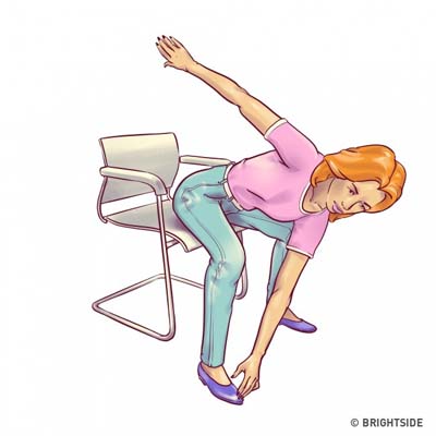 Ασκήσεις για επίπεδη κοιλιά που μπορείτε να κάνετε στην καρέκλα σας (4)