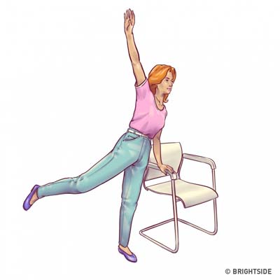 Ασκήσεις για επίπεδη κοιλιά που μπορείτε να κάνετε στην καρέκλα σας (7)