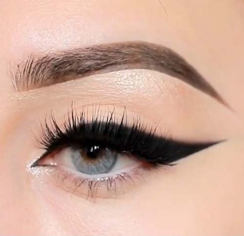 Winged eye makeup (7)