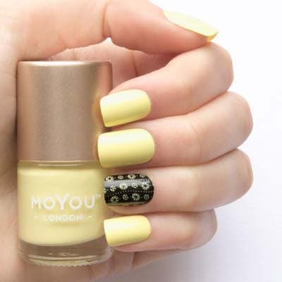 Μπανανί νύχια - Μανικιούρ σε κίτρινο χρώμα (1)