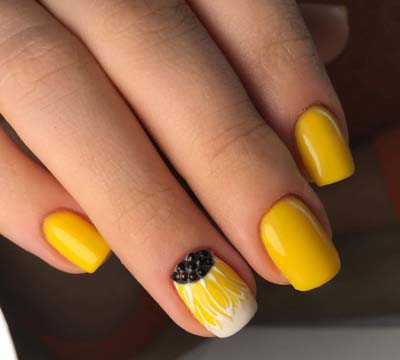 Μπανανί νύχια - Μανικιούρ σε κίτρινο χρώμα (25)