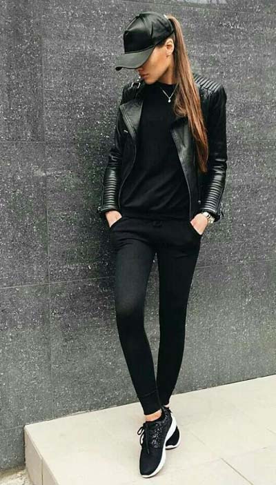 Total black outfit με μπουφάν από δέρμα
