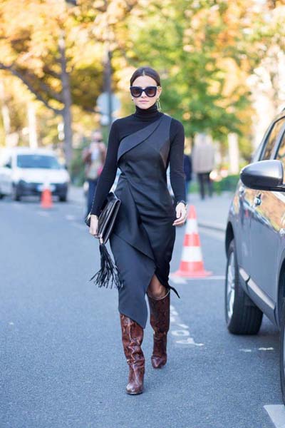 Chic outfit με μαύρο μίντι φόρεμα και ζιβάγκο από μέσα