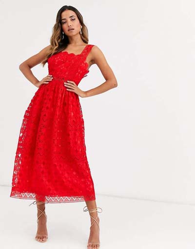 Κόκκινο midi φόρεμα με δαντέλα για καλεσμένη σε πολιτικό ή θρησκευτικό γάμο