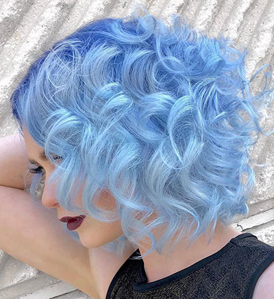 Παστέλ baby blue μαλλιά