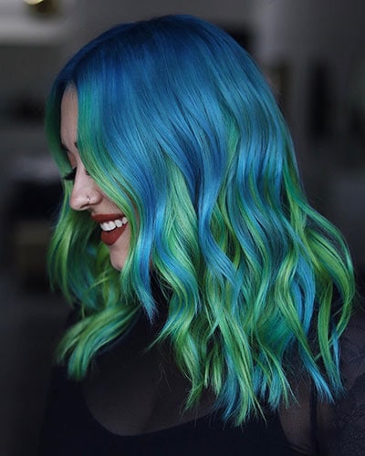 Μπλε όμπρε μαλλιά με πράσινο στις άκρες