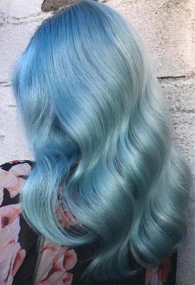 Ασημί γαλάζια μαλλιά