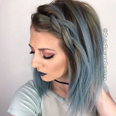 Καστανόξανθα μαλλιά με γαλάζιες άκρες