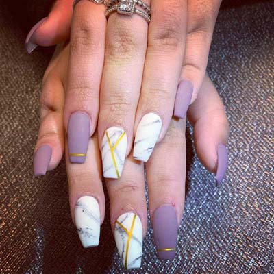 Nude καφέ μωβ coffin και marble nails