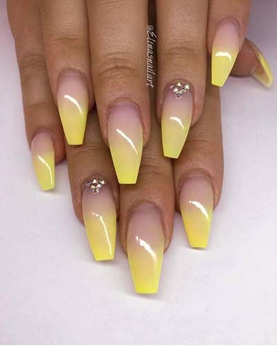 Όμπρε κίτρινο νουντ γαλλικό σχέδιο σε ballerina nails