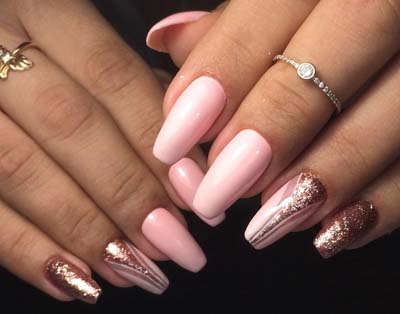 Ροζ νύχια ballerina με ροζ χρυσό glitter