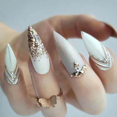 Άσπρα stiletto nails με χρυσό