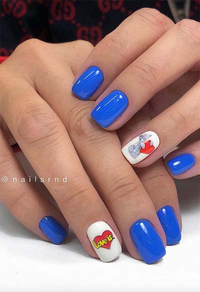Μπλε νύχια με valentine's nail art
