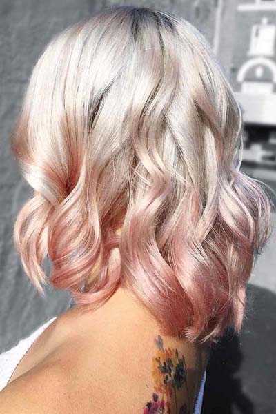 Όμπρε ξανθό πλατινέ χρώμα μαλλιών με ροζ άκρες