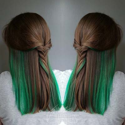 Καστανά μαλλιά με πράσινες κρυμμένες άκρες