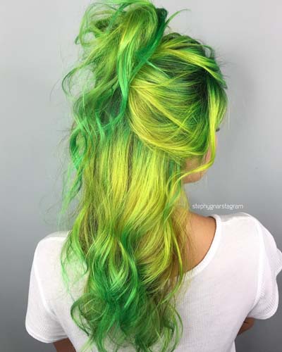 Νέον πράσινα και κίτρινα μαλλιά