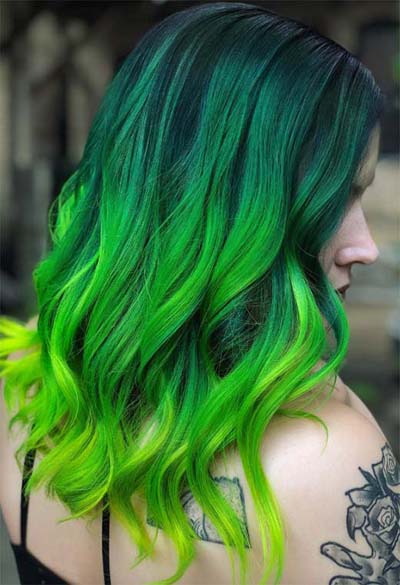 Gradient πράσινα μαλλιά από σκούρο σε ανοιχτό και από ψυχρό σε θερμό χρώμα