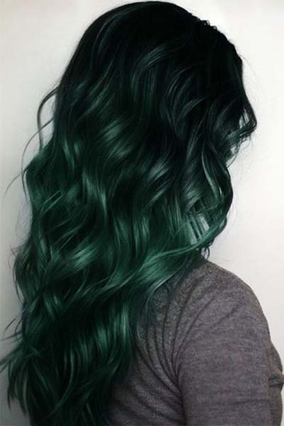 Όμπρε σκούρα πράσινα μαλλιά με μαύρες ρίζες