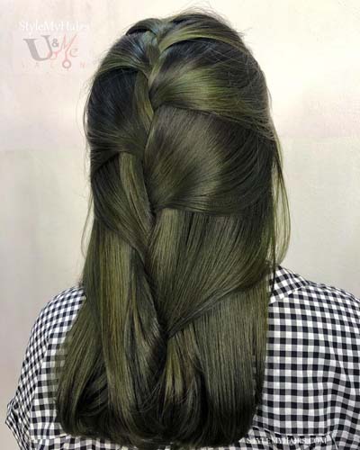 Μαλλιά στο πράσινο χρώμα της ελιάς