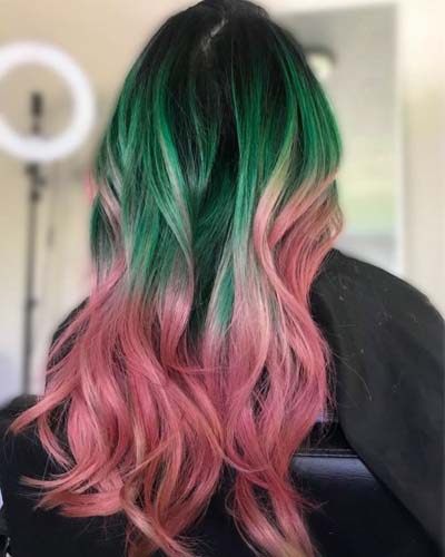 Balayage με πράσινα μαλλιά και ροζ άκρες