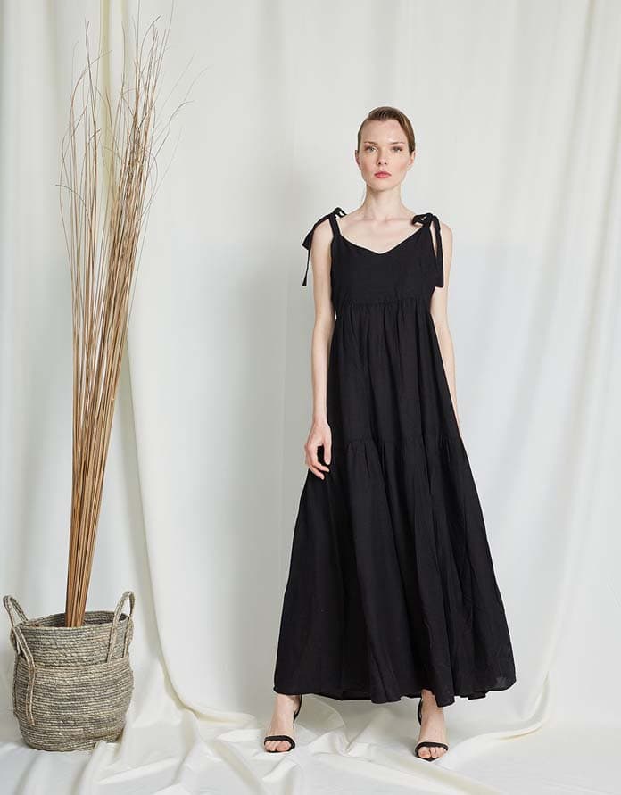 Λινό μάξι μαύρο φόρεμα με τιράντες που δένουν με φιόγκο και επίπεδα - BSB