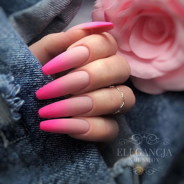 Όμπρε ροζ νύχια