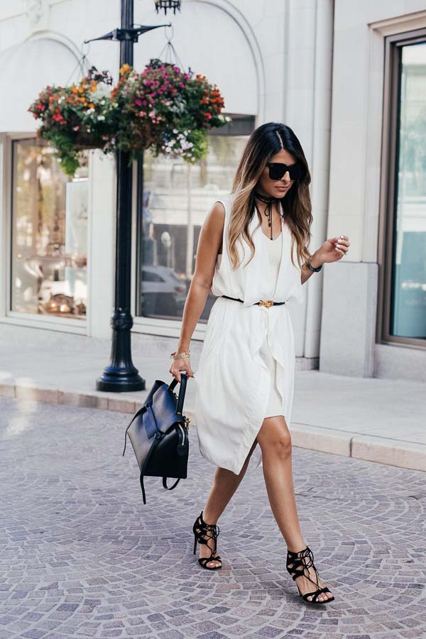 Καλοκαιρινό street style ντίσμο με λευκό φόρεμα και μακρύ γιλέκο