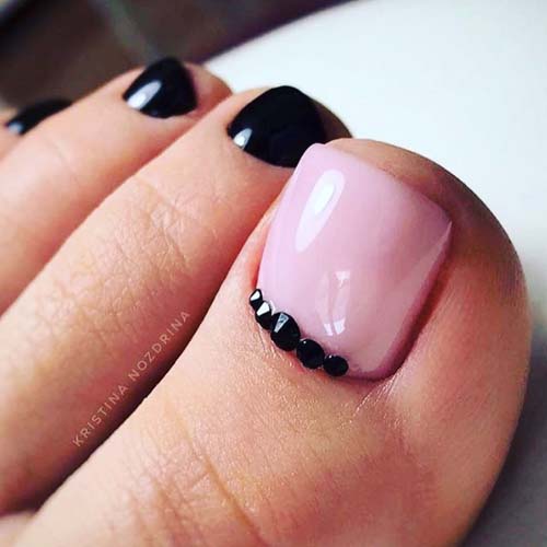 Μαύρα ροζ νύχια ποδιών με στρας για το Καλοκαίρι