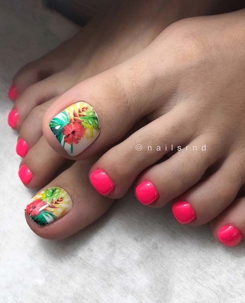 Έντονο ροζ χρώμα νυχιών στα πόδια με φλοράλ σχέδιο