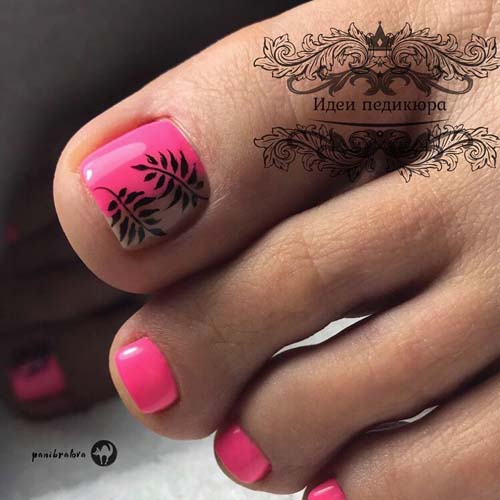 Ροζ νύχια ποδιών με σχέδια φύλλων