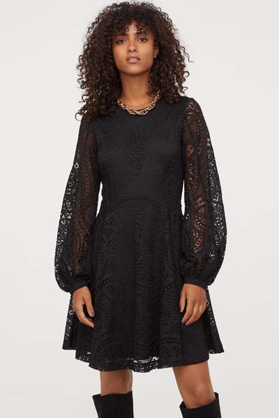 Μαύρο κοντό skater φόρεμα H&M από δαντέλα με ελαφρώς φουσκωτά μανίκια