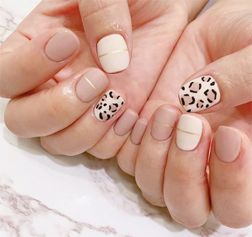 Nude manicure με leopard σχέδιο