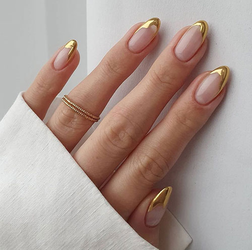 Νουντ γαλλικό στα νύχια με χρυσό
