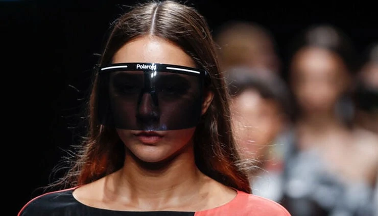 Oversized γυαλιά σε μορφή μάσκας προστασίας