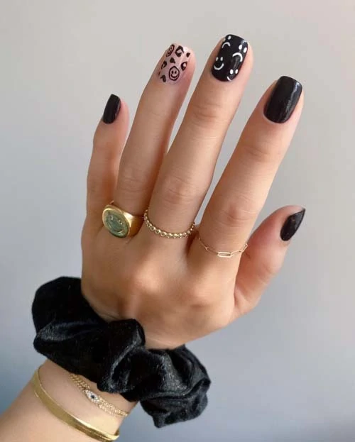 Chic indie nails με smileys