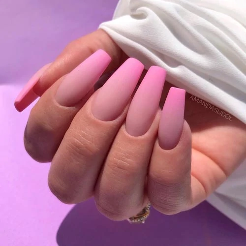 Ροζ ombre nails