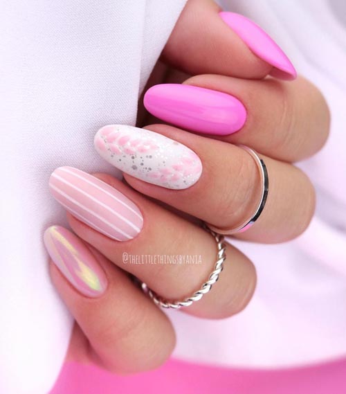 Ροζ νύχια με φλοράλ σχέδια και γραμμές
