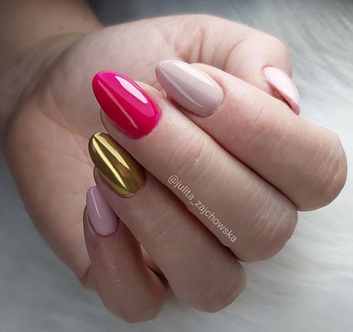Νουντ νύχια με ροζ φούξια και μεταλλικό χρυσό