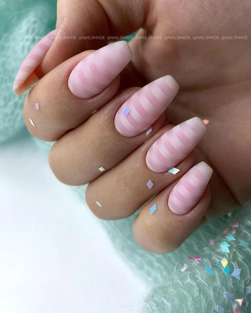 Ριγέ ματ pink nails