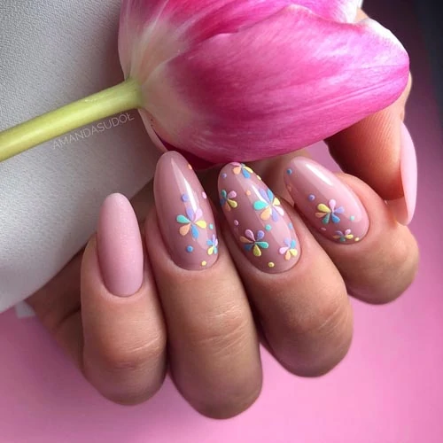 Nude pink nails με λουλούδια