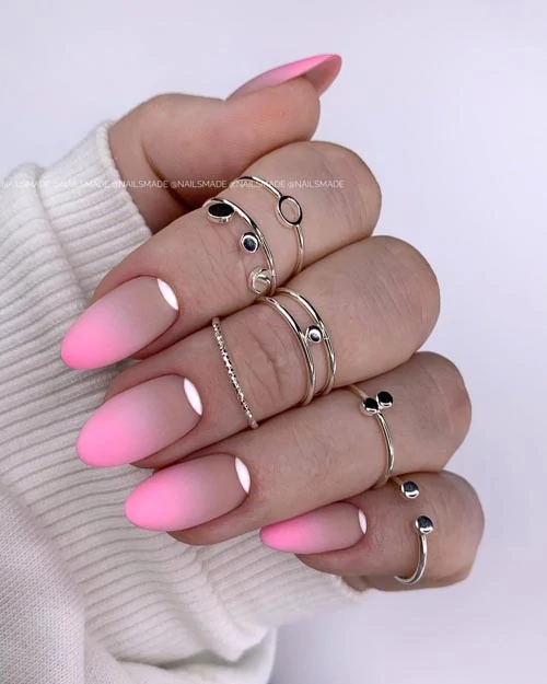 Ombre french pink nails με ανάποδο λευκό γαλλικό