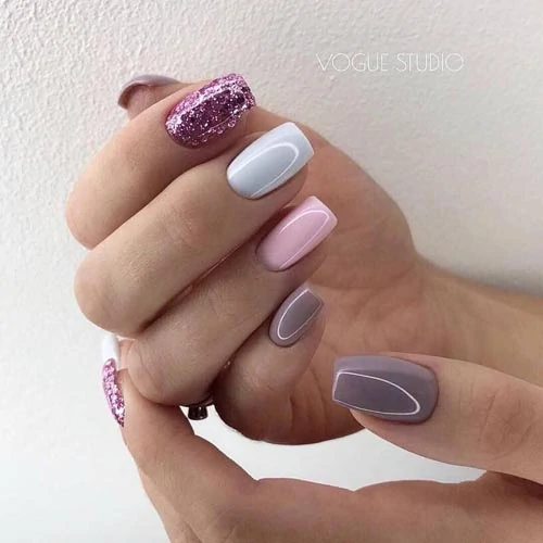 Άσπρα, γκρι και ροζ νύχια