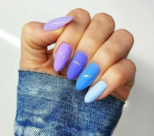 Γαλάζια - μωβ πολύχρωμα νύχια
