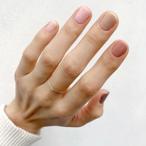 Nude gradient nails