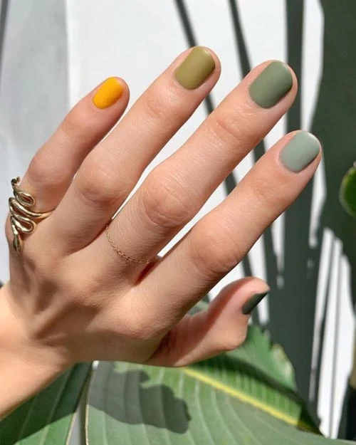 Gradient nails σε πράσινες αποχρώσεις