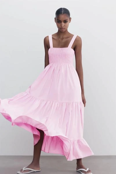 Ροζ μίντι φόρεμα από ποπλίνα με ίσιο ντεκολτέ και φαρδιές τιράντες